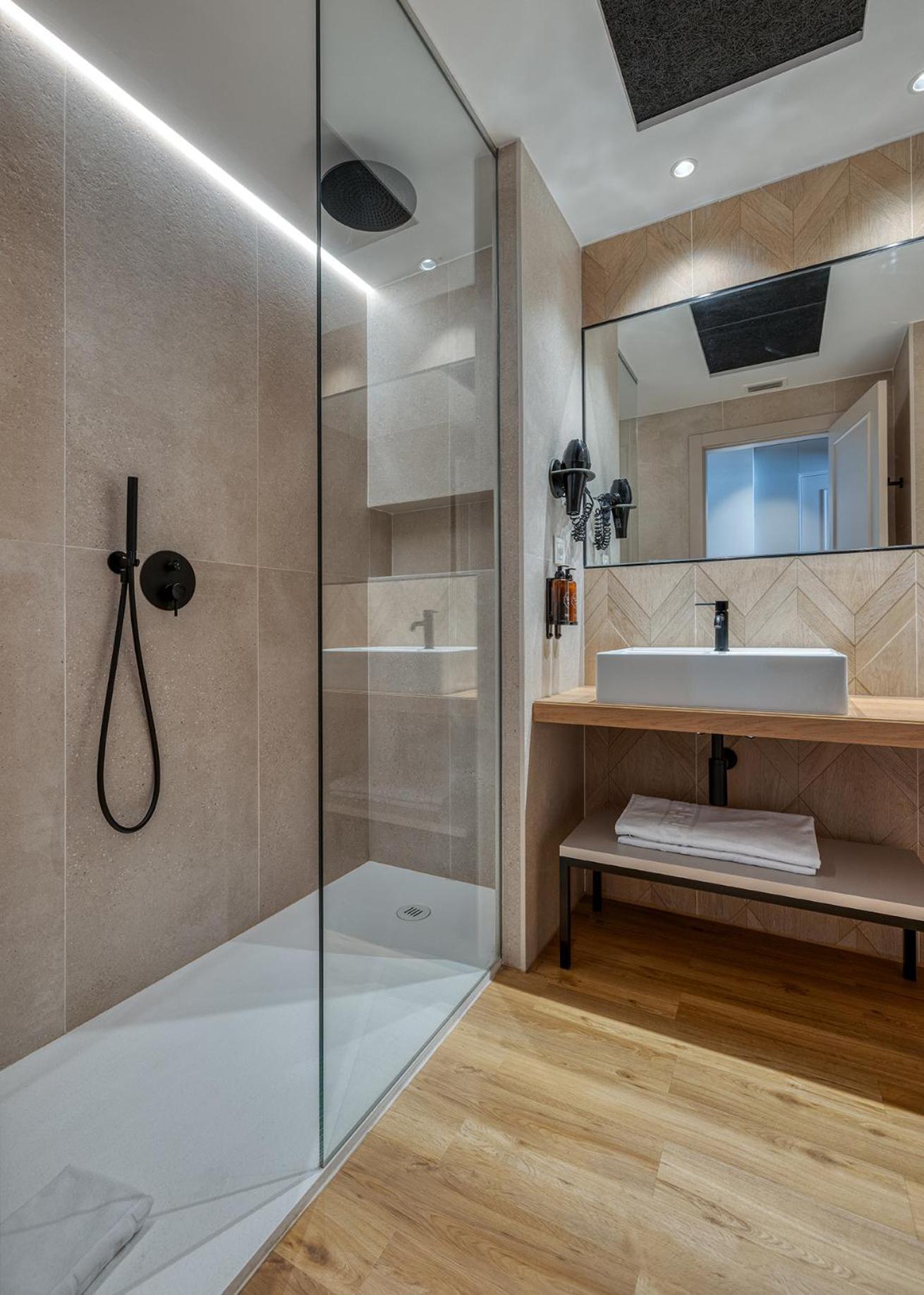 Family Room (3 Adults + 1 Child),1668047205:JPEG